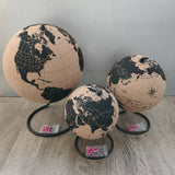 Kurk24 Grote kurk wereldbol - globe - diameter 25 cm.